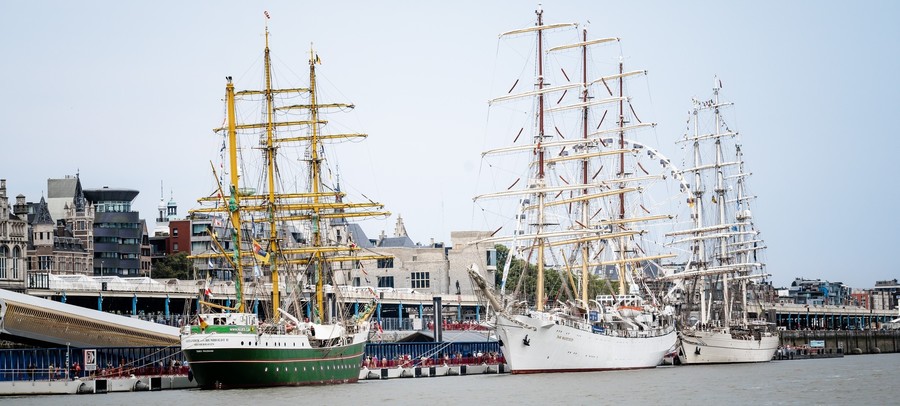 tall ships aangemeerd aan het cruiseponton tall ships aangemeerd aan het cruiseponton